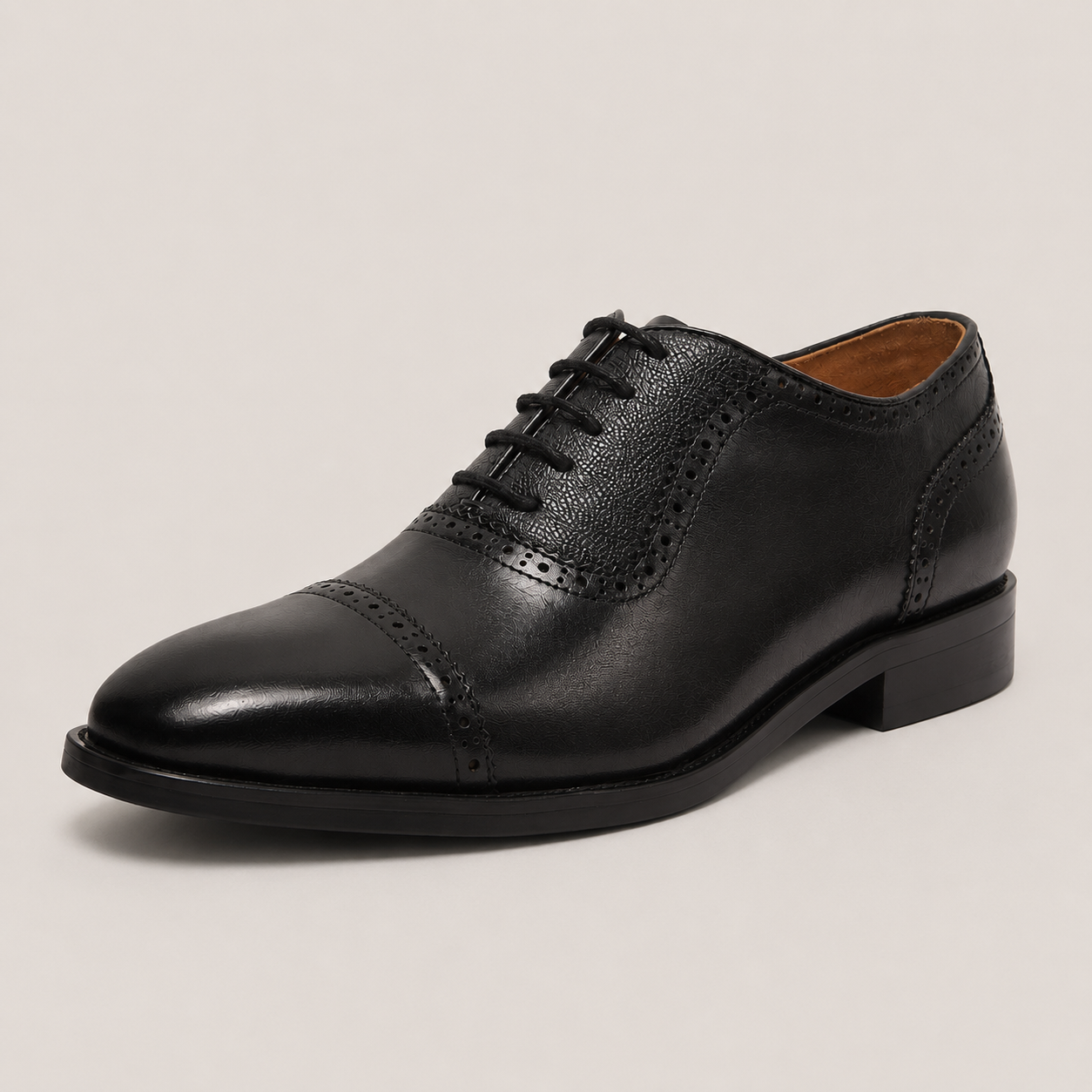 Luxury Leather Oxford Shoes productfoto op warmgrijze achtergrond