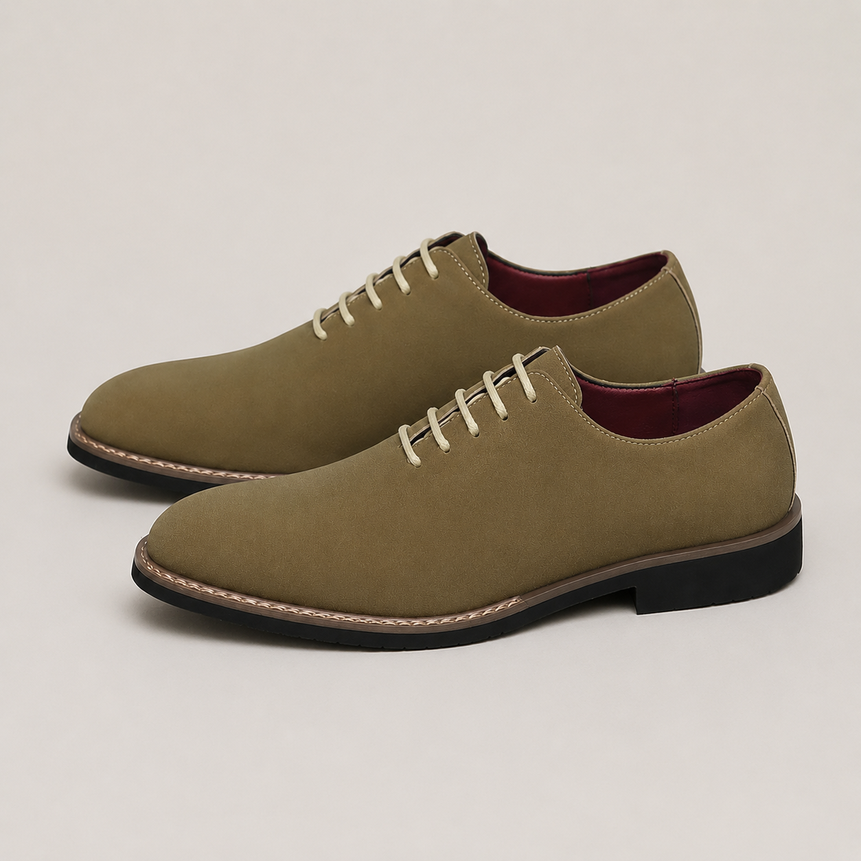 Polished Dress Shoes productfoto op warmgrijze achtergrond