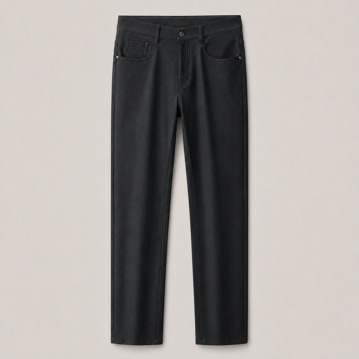 Commuter Chino Trousers productfoto op uniforme warmgrijze achtergrond