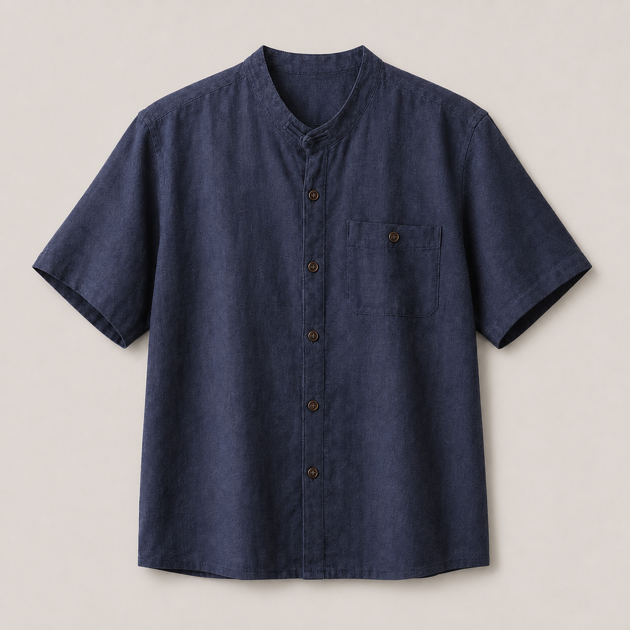 Samurai Button-Down Shirt productfoto op uniforme warmgrijze achtergrond